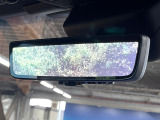 【デジタルインナーミラー】後席の大きな荷物や同乗者で後方が確認しづらい時でも安心!カメラが撮影した車両後方の映像をルームミラー内に表示。クリアな視界で状況の確認が可能です!