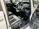 ゆったりと乗り心地の良い運転席です。長距離でもしっかりサポートしてくれます。