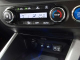 車内の温度管理に便利なオートエアコン☆