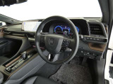 高級感のある運転席回り♪乗っていて落ち着けるデザインです。もちろん使い勝手もとても良いです。