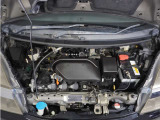 エンジンは車の心臓部分です。このエンジンルームが汚いとトラブルの基になります。当店は専用の液剤を使って徹底的に綺麗にします。