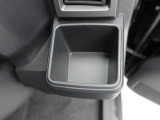 【カップホルダー】エアコン吹き出し口下部に設置されていますので使いやすさバッチリ!運転席から手の届くちょうどの位置です!