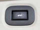【パワーバックドア】スマートキーや運転席のボタンを押すだけでリアゲートが自動で開閉します!荷物を持っている時や、高い位置にあるバックドアを閉める際に便利な機能です♪