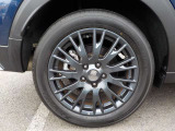 AUTECH専用デザインの17インチアルミホイール。タイヤサイズは205/55/R17です。