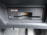 ETC2.0 高速道路を利用する際、ノンストップで料金所を通過できます。別途セットアップ料金がかかります
