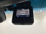 ドライブレコーダー(社外品)が前方の監視をしてくれます。衝突や急ブレーキなどを感知した場合に、記録された動画が万が一の際に直前の状況を把握する手助けとなります。