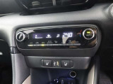 オートエアコンで車内の温度管理も自動調整で行ないますのでらくらくです!安心して運転に集中できます!!