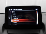 Bluetoothに接続することで、スマートフォンに入っている音楽アプリを車内で楽しめたり、通話が出来ます♪