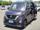 ☆ハンズフリーオートスライドドア☆スライドドアの下に足先を入れて引くだけで、ドアが自動で開く&閉まる!!まるで魔法のトビラです!!子供を抱いていても、両手に荷物を持っていても大丈夫!便利な装備!☆