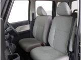 長時間の運転も疲れにくいフロントシート!体をしっかり支えてくれて運転がしやすい形状です!