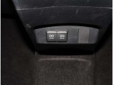 スマートキー付きです。スマートキーとは鍵を車に差し込まなくても、ドアノブを触ったりするだけで、ドアロックを解錠できます。これが凄く便利なんですよ。