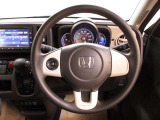 運転が楽しくなる明るく開放的な運転席まわりです。