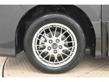 純正なので車に似合うデザインになっていますね。スタッドレスタイヤもご相談下さい。