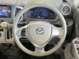 インテリアに合わせたデザインのステアリングは、運転される方のことも考え、運転しやすい形状、大きさです。是非一度、実際に触ってお確かめください。