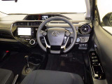 運転席まわりです。 各操作スイッチは使いやすい位置に配置されてます。