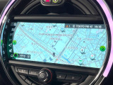 ●純正ナビ:一体感のあるナビは、高級感ある車内を演出してくれます。Bluetooth再生などオーディオ機能も充実しておりますので、運転もより楽しめます♪