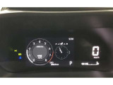 スピードをデジタルで表示する、とても見やすいメーターとなっています