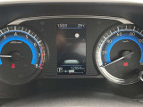 メーター中央部にドライブアシストディスプレイがあり、ドライバーに必要な車両情報を表示してくれます♪
