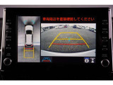 【パノラミックビューモニター】 後退時に車両の後ろ側を表示するだけでなく上から見たような映像で車庫入れなどバックする際に安心です。