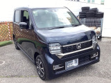 自社整備工場で点検整備をおこなってからお渡ししています。車検が残っている場合は『12ヶ月点検整備』を、車検整備付きの場合は『車検整備』をおこないます。整備費用は車両本体価格に含まれています。