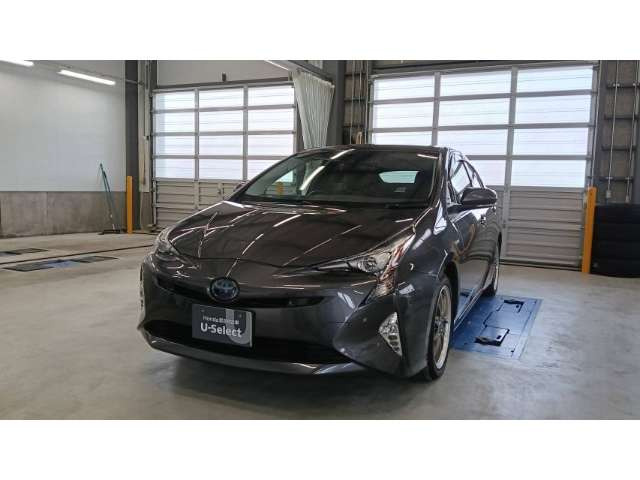 プリウス 1.8 A E-Four 4WD 