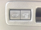 【パワーバックドア】スマートキーや運転席のボタンを押すだけでリアゲートが自動で開閉します!荷物を持っている時や、高い位置にあるバックドアを閉める際に便利な機能です♪