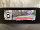 狭い場所での駐車やすれ違いなどでより的確な運転操作に役立つ360&deg;ビューモニターが装備されています。