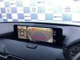 【360&deg;ビューモニター】  とても分かりやすい、クルマの上から見下ろしたような映像で、駐車サポートをしてくれます。
