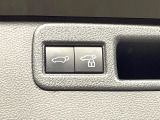 【パワーバックドア】スマートキーや運転席のボタンを押すだけでリアゲートが自動で開閉します!荷物を持っている時や、高い位置にあるバックドアを閉める際に便利な機能です♪