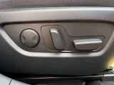 運転席は10Wayの電動シートになっています。ドライバーの体格に合わせたドライビングポジションを設定出来ます。また、2人分のポジションをメモリー出来るのでいつでも自分のポジションに戻せます♪