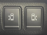 【両側パワースライドドア】スマートキーや運転席のスイッチで後席両側スライドドアの開閉が可能♪電動だから力を入れてドアを開ける必要が無く、小さなお子様でも簡単に開け閉めでき快適です♪