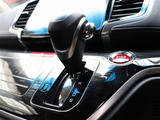 『1台』のお車に対して、3名体制で日々議論を重ね仕入れを行っております。
