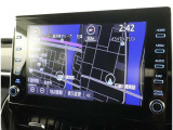 純正ナビを装備。タッチパネル式で使いやすく、お出かけもラクラクです。