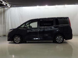 両側パワースライドドア付きだから、狭い駐車スペースなどでの 乗り降りラクラク!小さなお子さまのいるご家庭には嬉しい装備。
