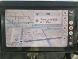AppleCarplayと、Android Autoに対応。スマホと連動して地図やアプリを共有可能です。画像はAndroid Autoとなります。※別途USBケーブルが必要となります。