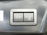 【パワーバックドア】スマートキーや運転席のボタンを押すだけでリアゲートが自動で開閉します!荷物を持っている時や、高い位置にあるバックドアを閉める際に便利な機能です♪