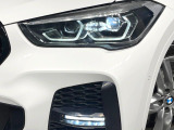 ●LEDヘッドライト:夜間走行時も良好な視界を確保し安心して運転できる高輝度LEDヘッドライトを装備!点灯速度が早く、消費電力も抑えられています。