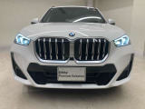 【キドニーグリル】BMWは約90年もの間、ほぼ全ての車両にひと目でBMWだと分かるこの特徴的なフロントグリルが備えられ、デザイン・アイコンとして親しまれてきました。
