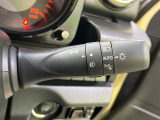 【オートライト】周りの明るさに応じて自動でヘッドライトの点灯・消灯ができる機能です!ライトの付け忘れ・消し忘れなどが無くなり、雨の日や夕方の走行も安心!トンネル通過時も便利ですね♪