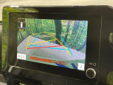 【バックカメラ】駐車時に後方がリアルタイム映像で確認できます。大型商業施設や立体駐車場での駐車時や、夜間のバック時に大活躍!運転スキルに関わらず、今や必須となった装備のひとつです!