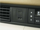 ◆USBチャージャー◆使いやすい場所に装備されています。