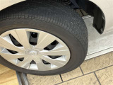 ※夏タイヤ新品納車※新品タイヤで納車いたします♪溝が少ないままだとスリップしたりブレーキ時の制動距離が長くなってしまいます。交換までまだまだ余裕があるのは経済的にも助かります