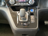 停車中にブレーキペダルを踏み続けなくてもブレーキ保持ができるオートマチックブレーキホールド機能もついております。