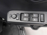 パワーウィンドゥ 運転席ドアスイッチ照明付です。電動格納ミラーも手元でワンモーションで可能です。