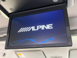 【フリップダウンモニター】大画面モニターで後席でもエンタメをお楽しみいただけます。小さなお子様にも大人気の装備です♪