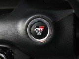 スマートキーを携帯していれば、ブレーキを踏みながら専用スタートスイッチ(GRロゴ付)を押すだけで、エンジンが始動します。