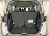 普段のお買い物や通勤、送迎等に十分な荷室スペースを確保しております。セカンドシートを倒すと、大きな荷物の積載も可能です♪