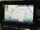 純正ナビを装備。タッチパネル式で使いやすく、お出かけもラクラクです。