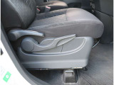 【シートアジャスター】上下調整できるシートアジャスター!運転手にあったドライバーズポジションができますね。