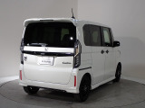 プライバシーガラスが装備されています。外を見るときには気にならずに、後方車両からは車内が見えにくい設計です、周りを気にせず、快適に運転できますよ。